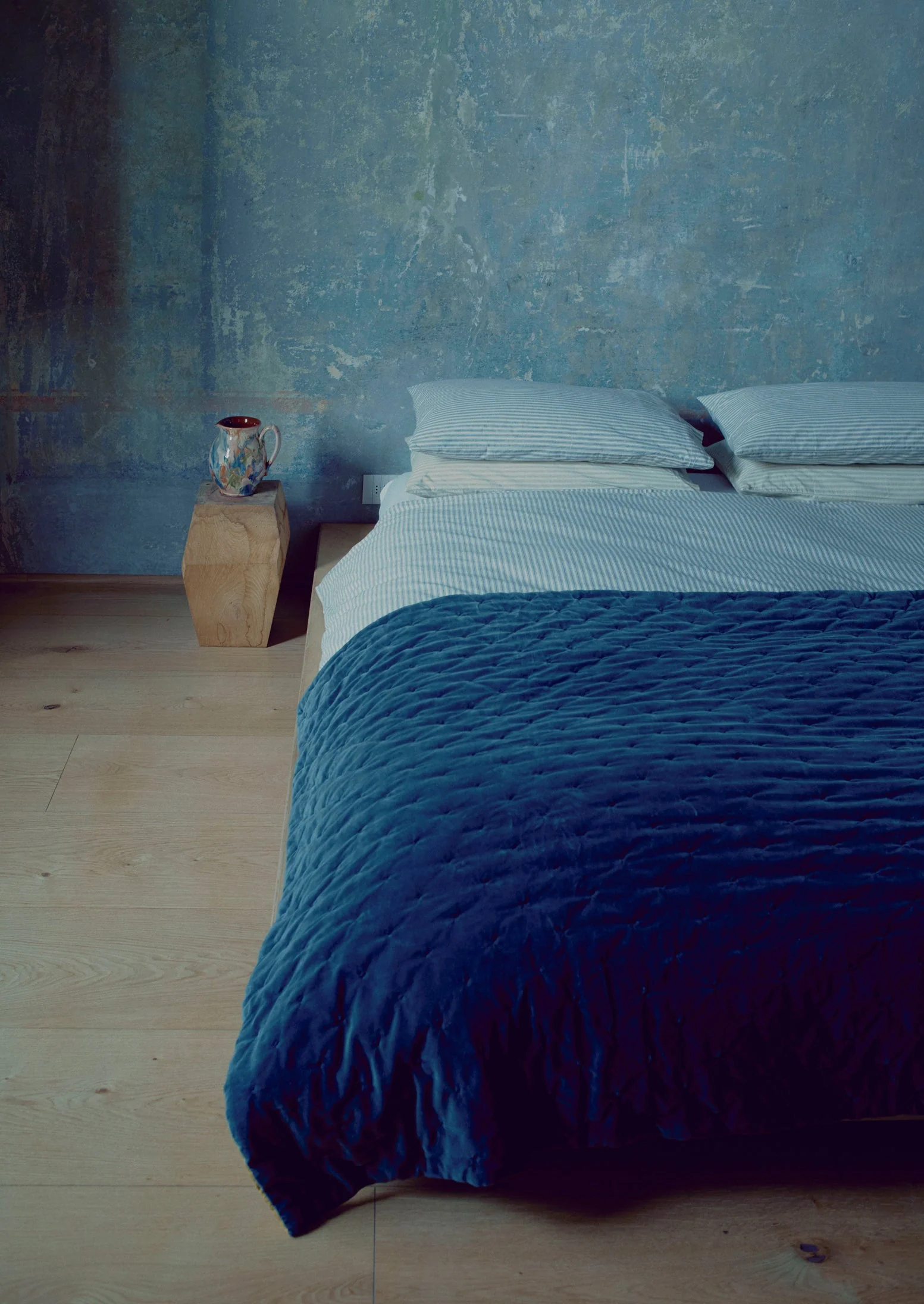 Contrast Colour Organic Velvet Quilt | Slate/Lichen - Image 4