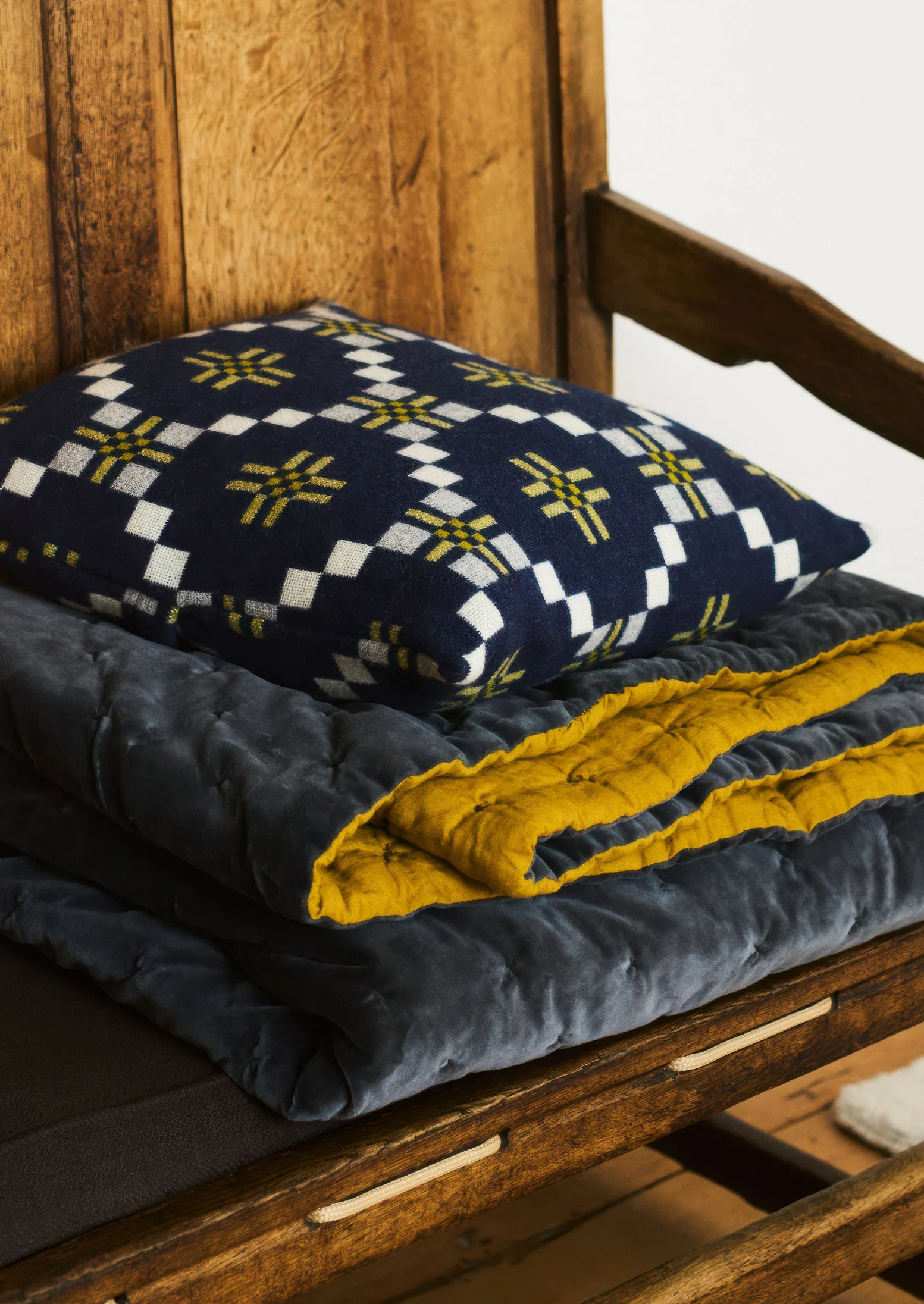 Contrast Colour Organic Velvet Quilt | Slate/Lichen - Image 8