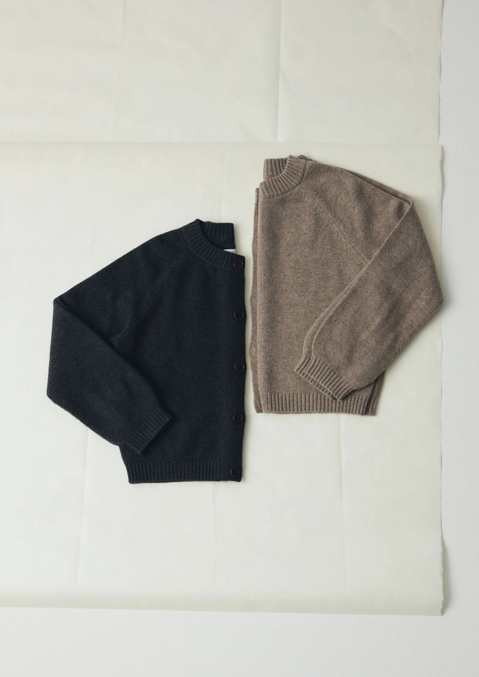 Eden Wool Cashmere Raglan Cardigan | Linseed - Image 4