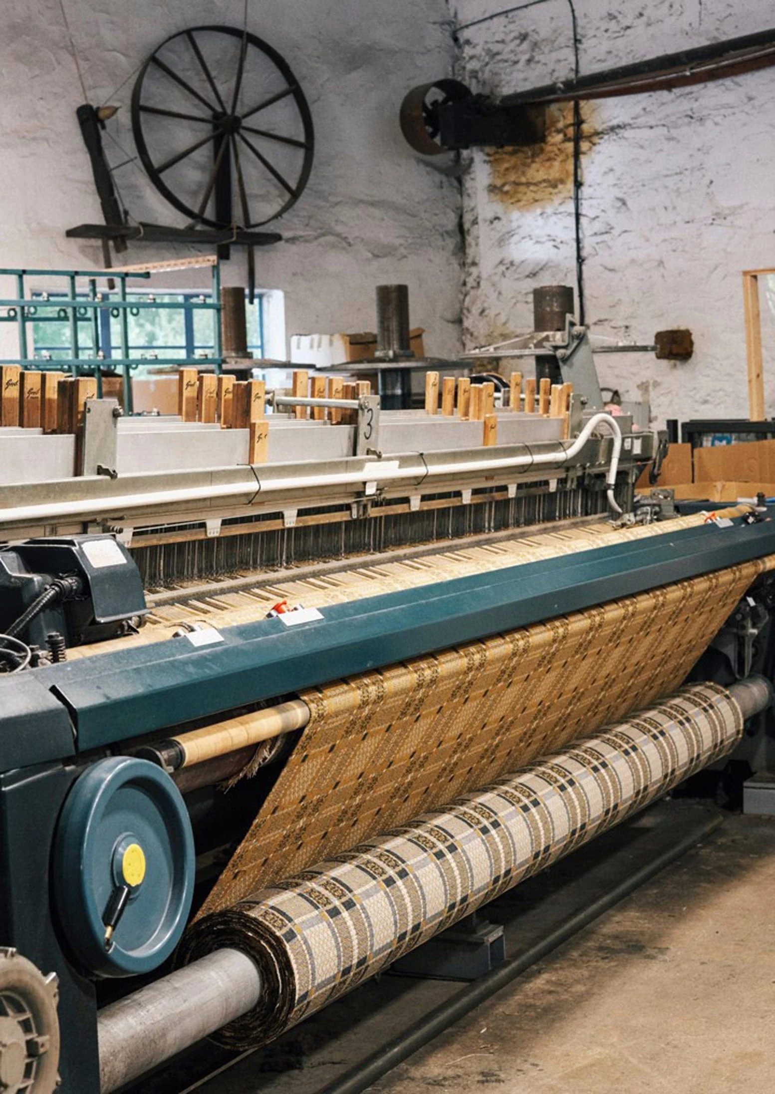 Melin Tregwynt Welsh Blanket | Catkin/Charcoal - Image 8