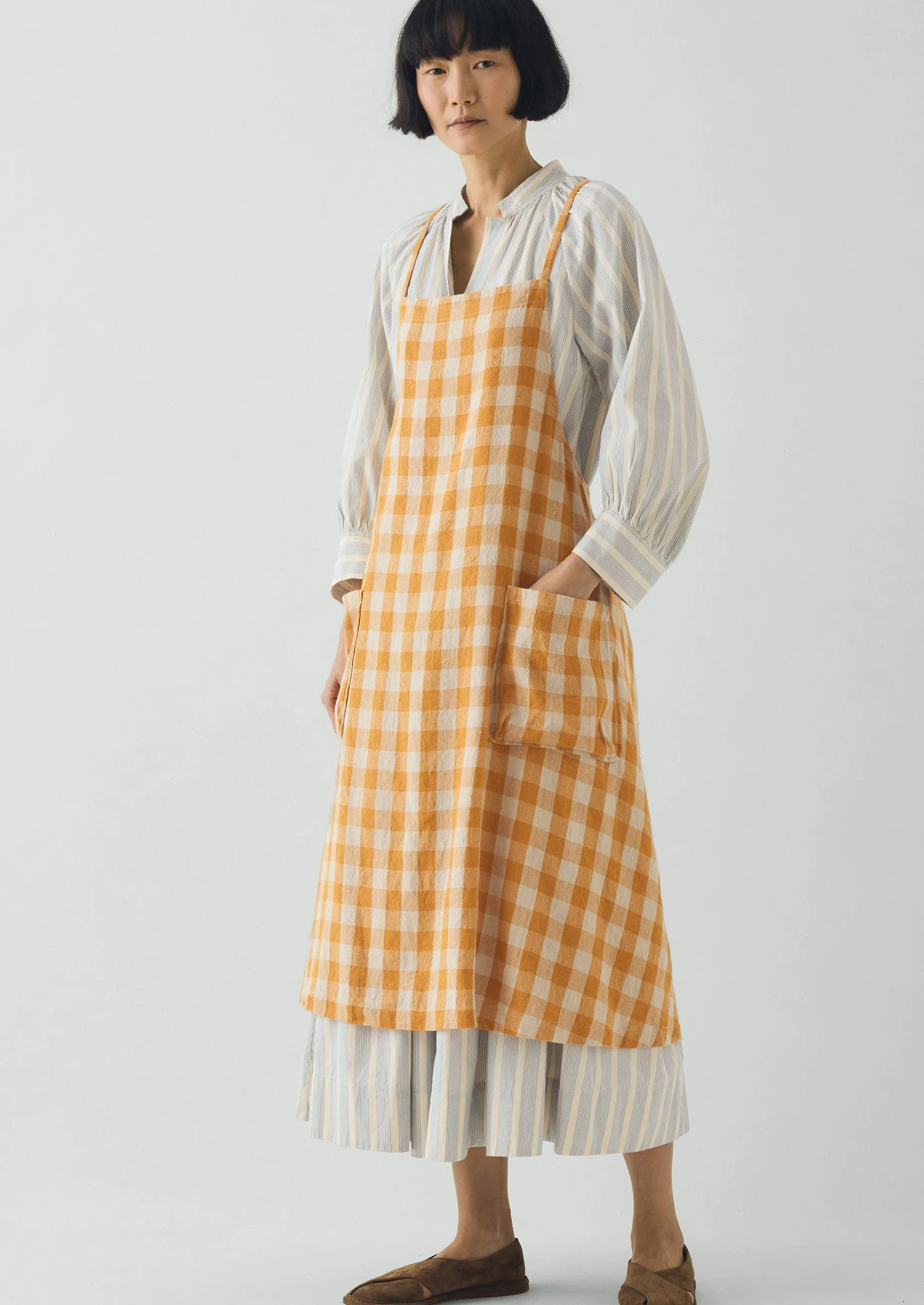 Orchard Check Cross Back Linen Cotton Apron | Mist/Cider - Image 4