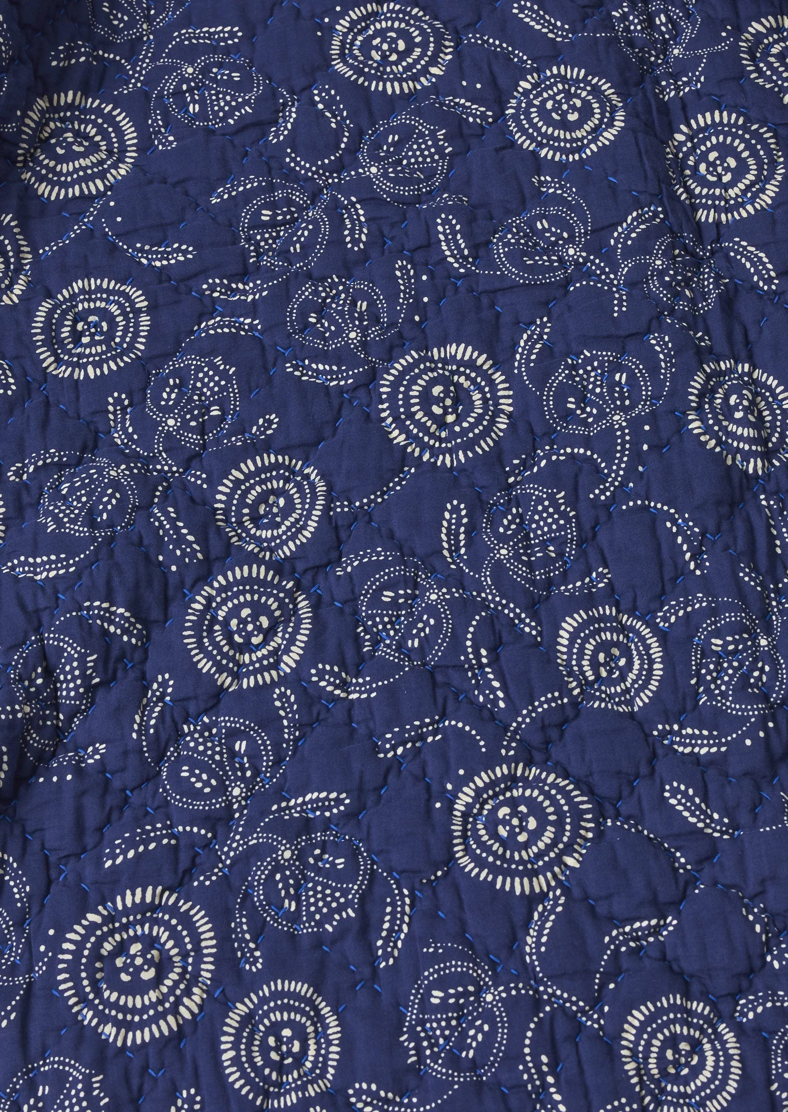 Pomegranate Print Quilt | Indigo Blue/Ecru - Image 5